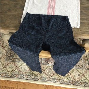 Lululemon pant size 8 25” inseam unsure style